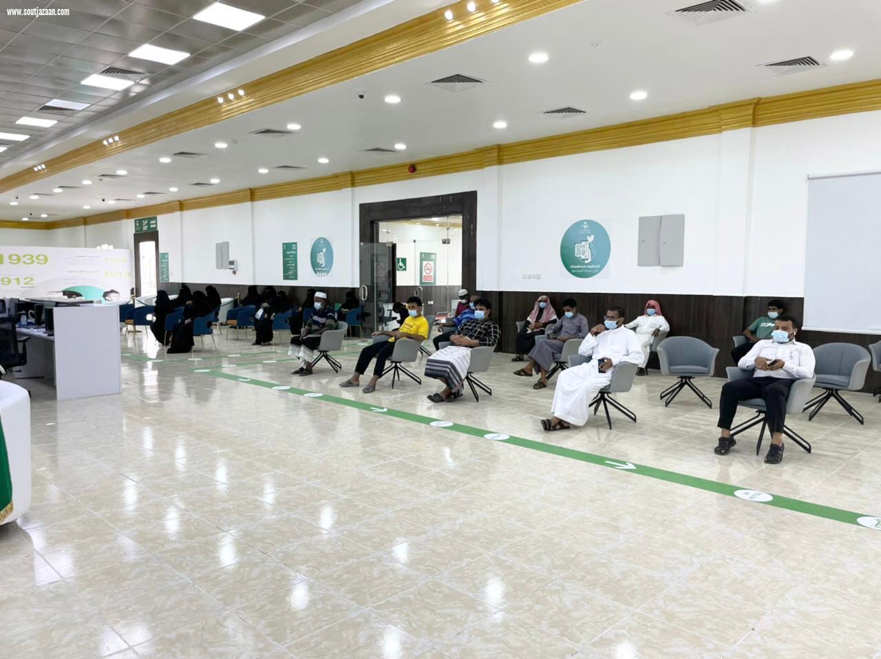 انطلاق خدمة تقديم لقاحات كورونا للمستفيدين بالمركز الحضاري بمحافظة بيش