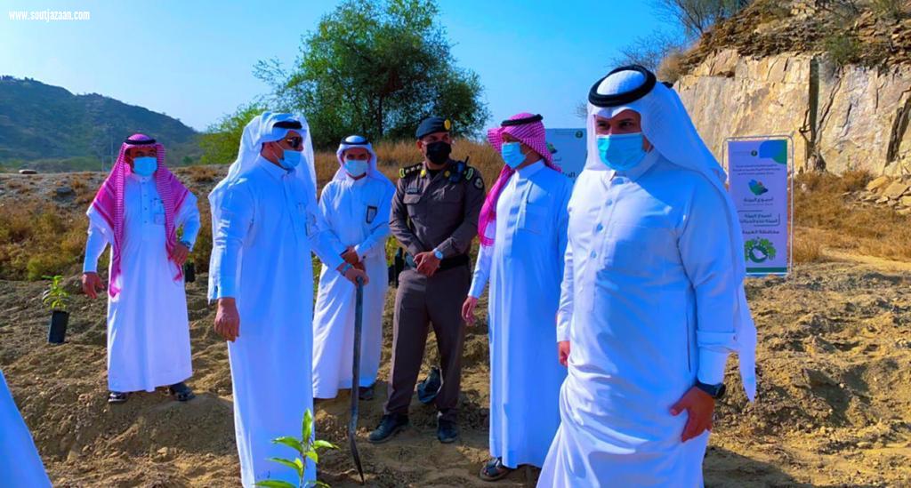 وكيل محافظة العيدابي (النعمي) يدشن فعالية أسبوع البيئة بالعيدابي