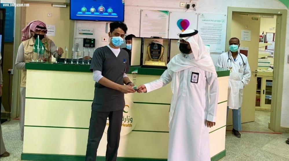  مدخلي  يكرم منسوبي مركز الدريعية بمناسبة حصولهم على جائزة التميز 
