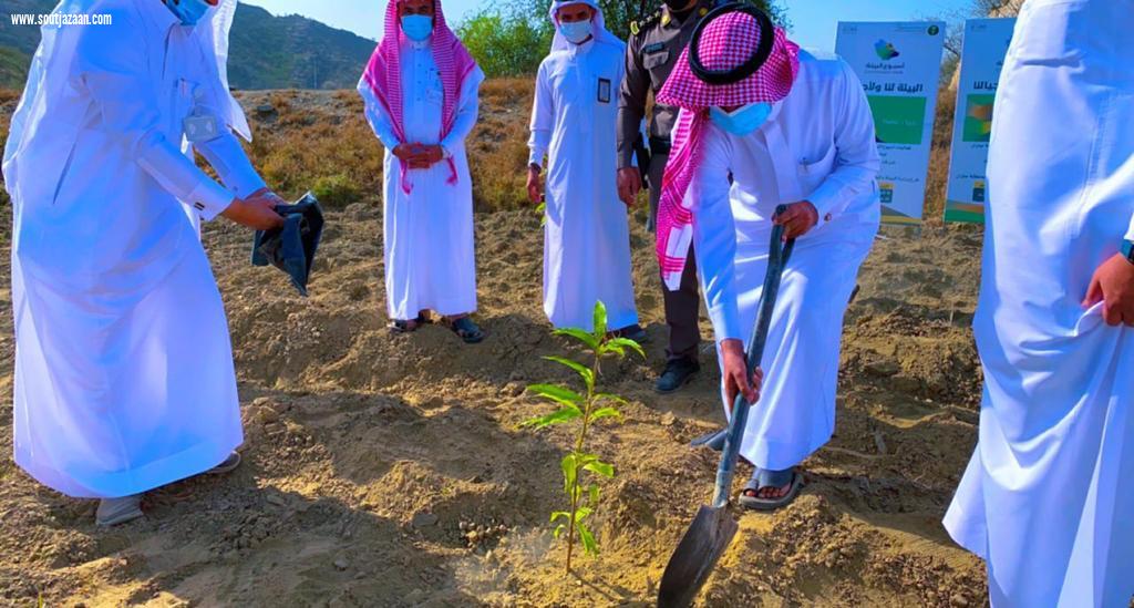 وكيل محافظة العيدابي (النعمي) يدشن فعالية أسبوع البيئة بالعيدابي