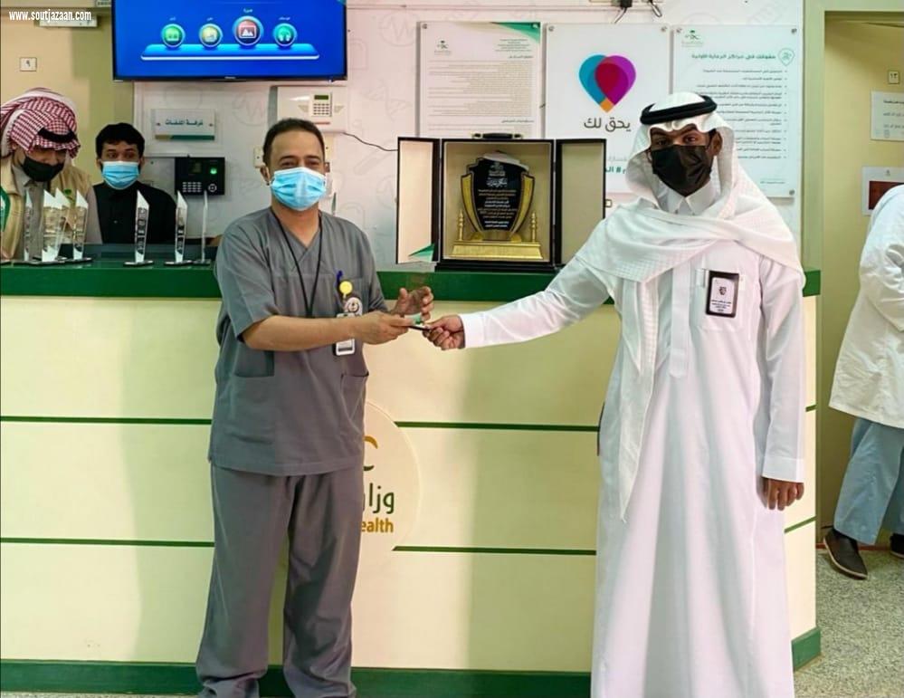  مدخلي  يكرم منسوبي مركز الدريعية بمناسبة حصولهم على جائزة التميز 