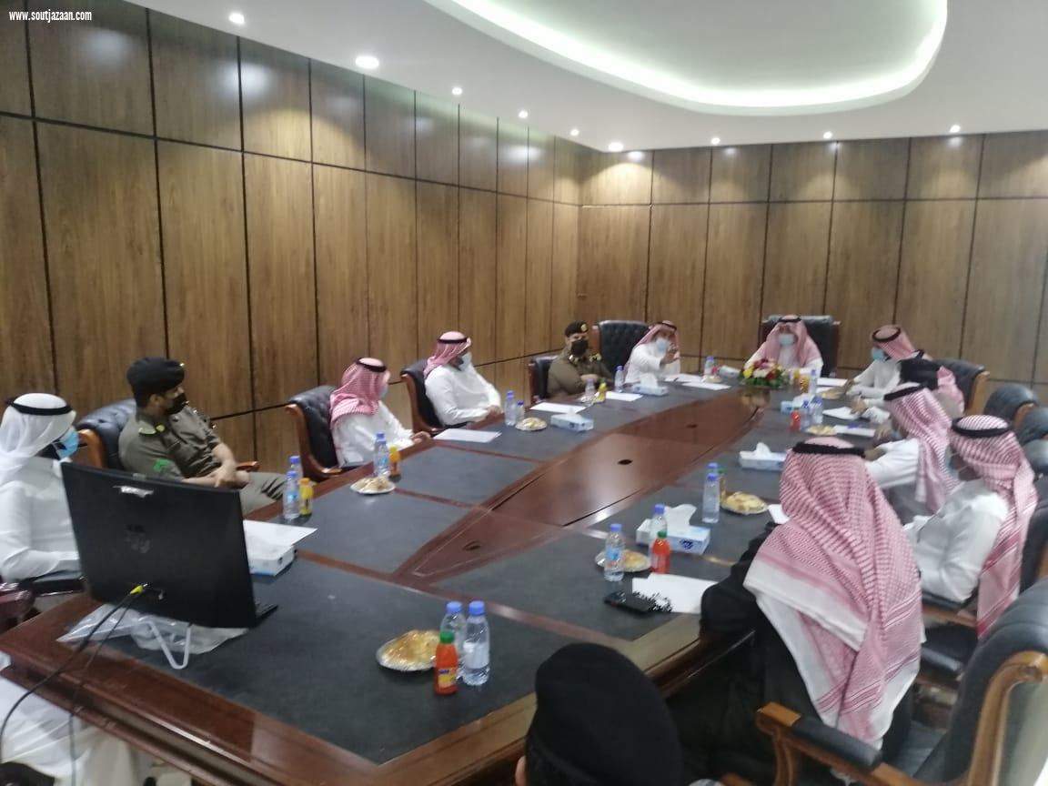 محافظ الدرب الهزاني يتفقد مركز الشقيق