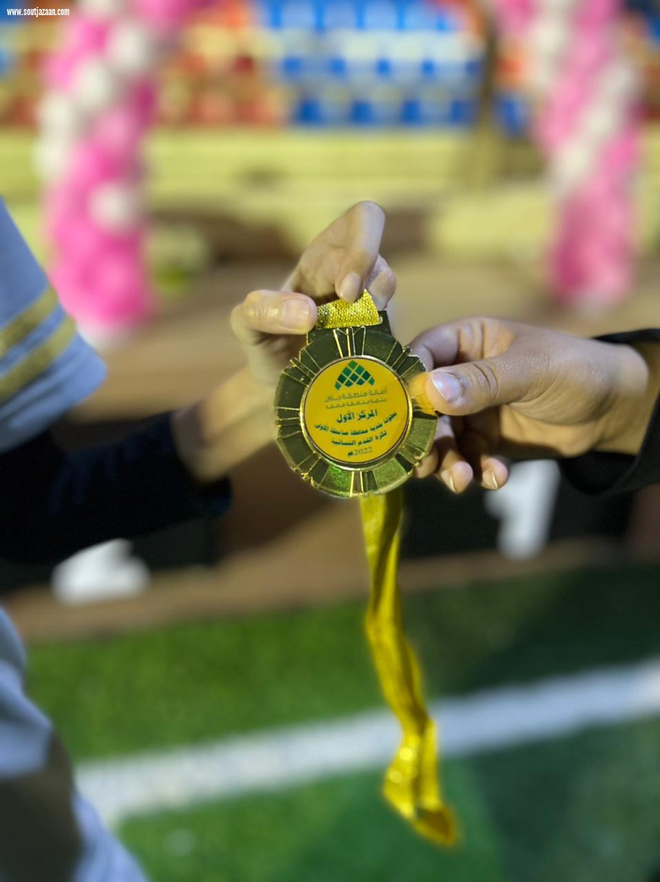 وسط حضور جماهيري نسائي كبير | بلدية صامطة تتوج فريق العطاء النسائي بطلاً لبطولة كرة القدم النسائية الأولى بالمنطقة