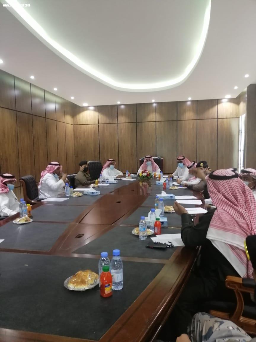 محافظ الدرب الهزاني يتفقد مركز الشقيق