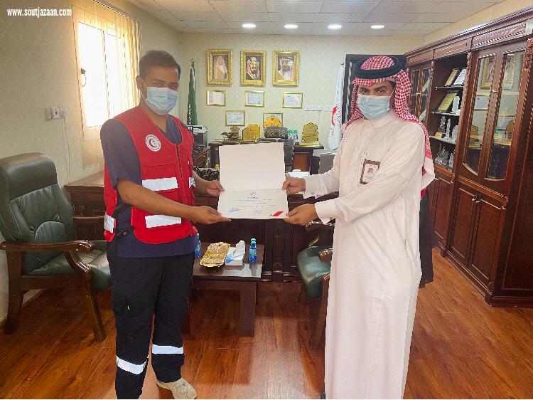 مدير هلال الجوف يكرم سفراء الحياة نيابة عن رئيس الهيئة