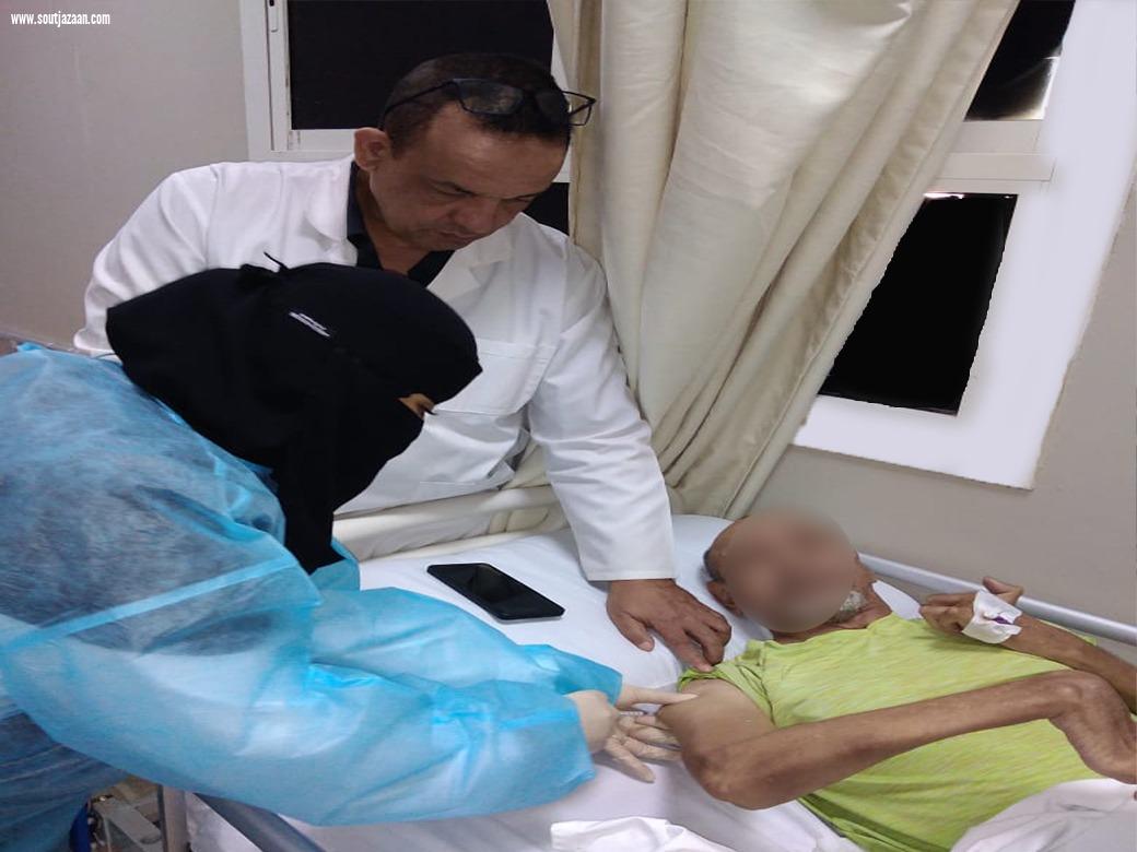 مدير مركز التأهيل الشامل بجازان يدشن حملة تطعيم الحزام الناري لنزلاء المركز 