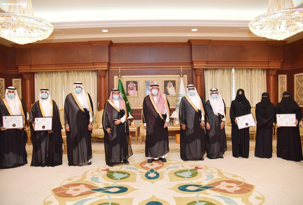 سمو أمير منطقة جازان يلتقي رئيس ووكلاء جامعة جازان بمناسبة حصول الجامعة على الاعتماد البرامجي 