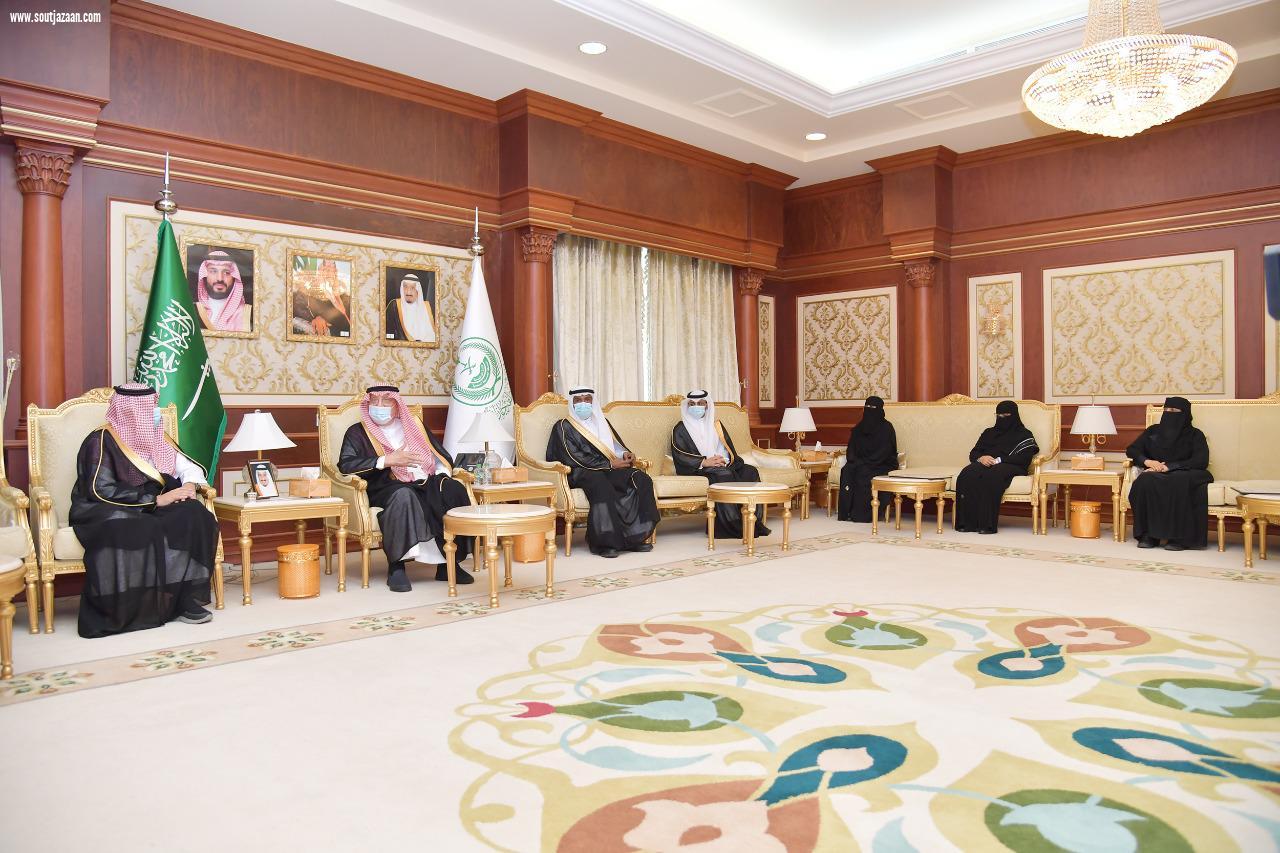 سمو أمير منطقة جازان يلتقي رئيس ووكلاء جامعة جازان بمناسبة حصول الجامعة على الاعتماد البرامجي 