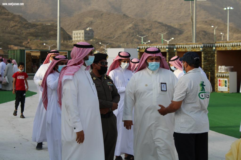 محافظ الداير يزور ركن مشاة جازان بمهرجان البن الخولاني الثامن 