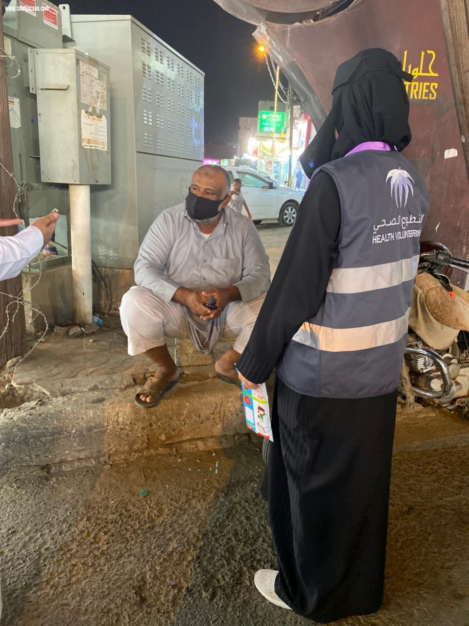 محافظة صامطة قامت فرقة مشتركة من مستشفى صامطة العام وشرطة المحافظة عدد من الجولات الميدانية على بعض  المجمعات التجارية  في المحافظة