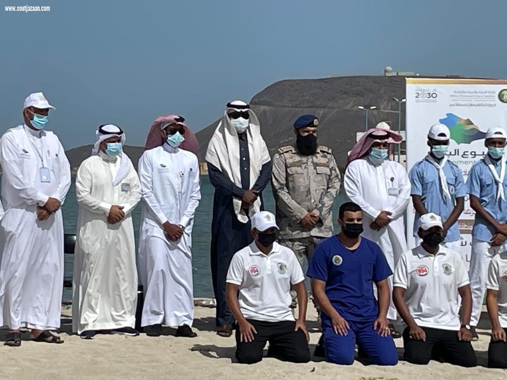 رئيس مركز القحمة يدشن حملة تنظيف شواطئ القحمة بمتابعةواشراف وحدة الثروة السمكية ومشاركة الدوائر الحكومية في القحمة 