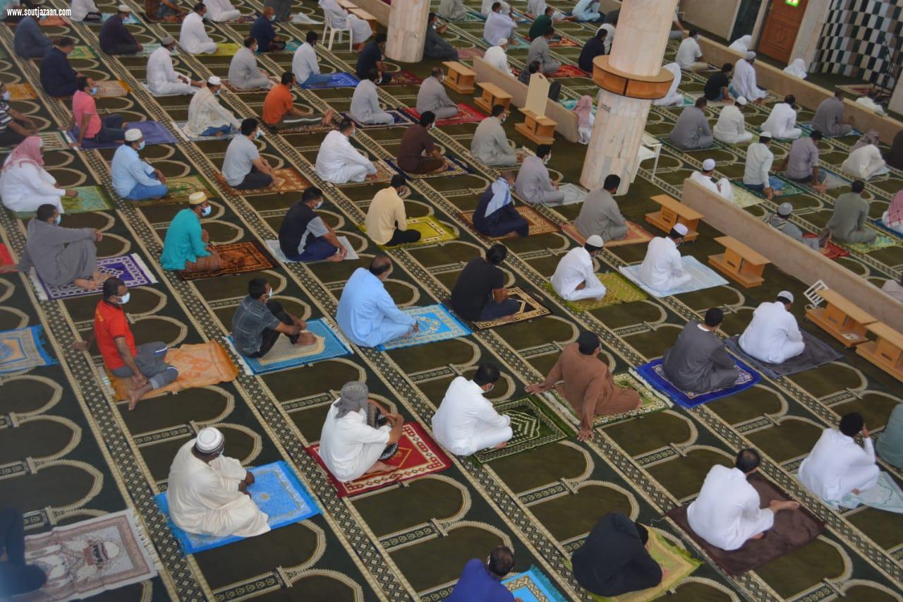 ضمن حملة صحة جازان مستشفى صامطة العام ينفذ في مسجدين بالمحافظة عمل  ميداني  لتطبيق الإجراءات الاحترازية 