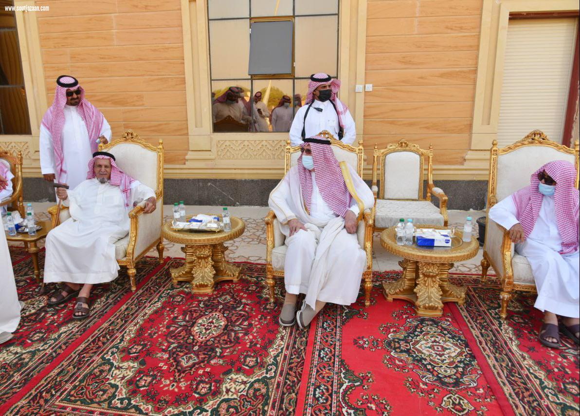 سمو أمير منطقة جازان يقدم التعازي في وفاة الشيخ فيصل بن لبده 