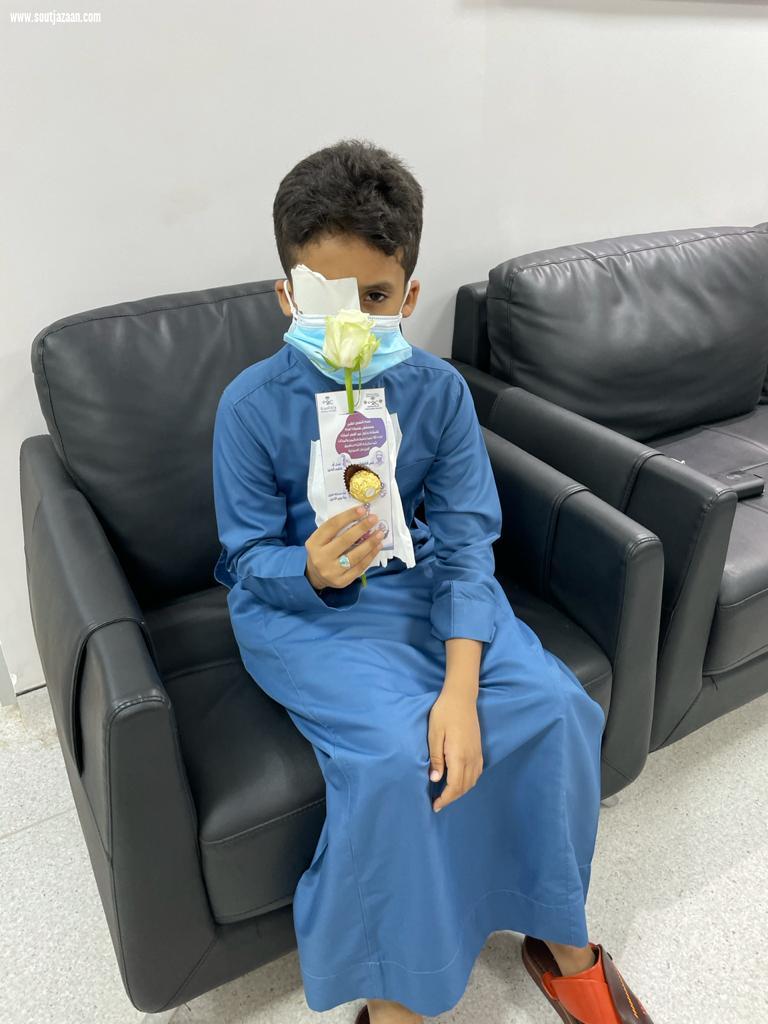 قسم الأشعة بمستشفى صامطة العام يعايد منسوبيه في العيد