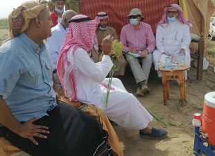 المزارع علي عبده حازمي يستقبل وفد الفاوفي مزرعته بضمد