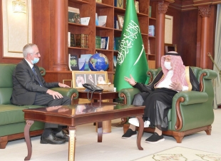 سمو أمير منطقة جازان يستقبل السفير الدنماركي لدى المملكة
