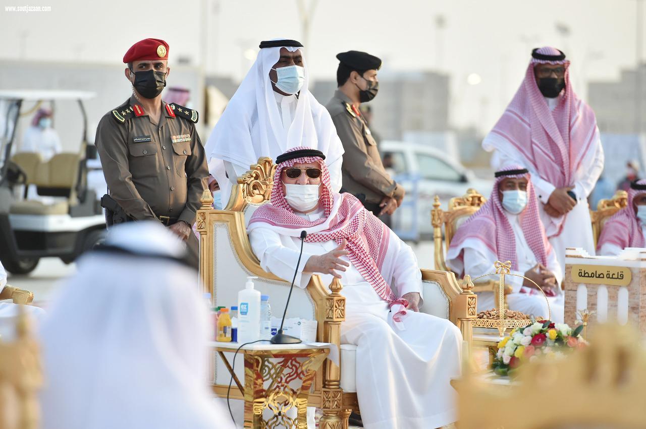 سمو الأمير محمد بن ناصر يلتقي بمشايخ وأهالي محافظة صامطة ويبحث احتياجاتهم الخدمية 