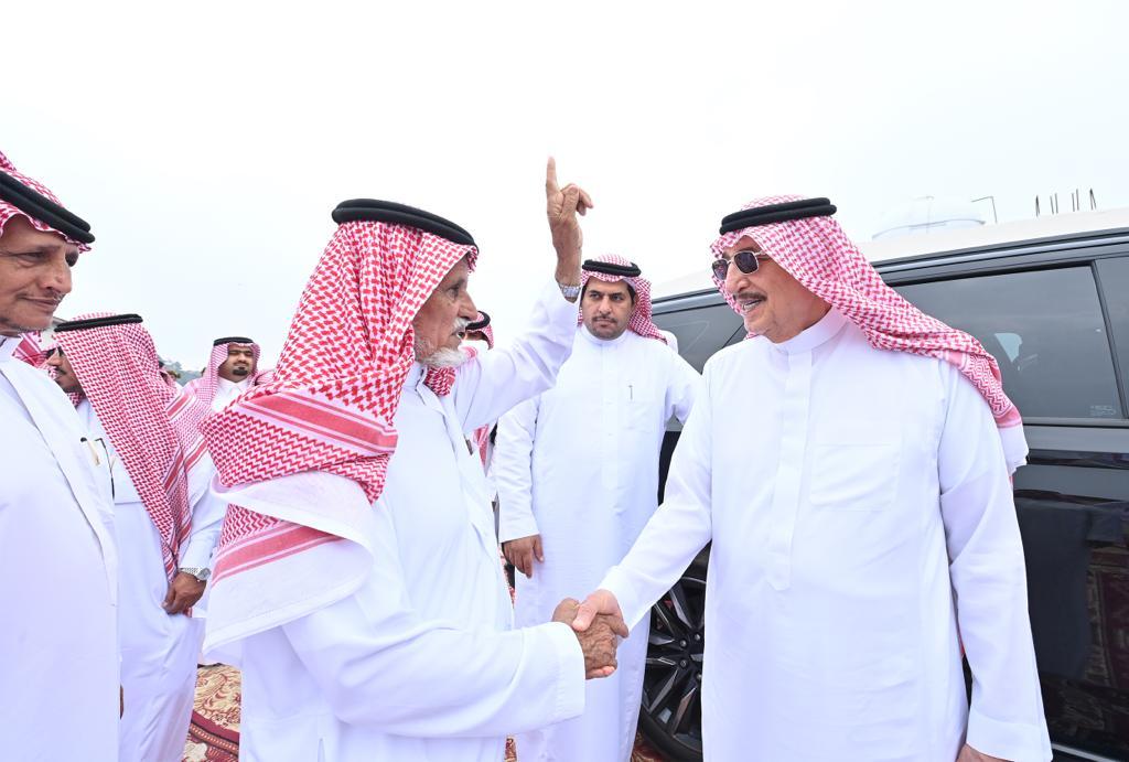 سمو أمير جازان يزور عدداً من مشايخ محافظة الدائر  بني مالك ويطلع على مشاريع البلدية بالمحافظة