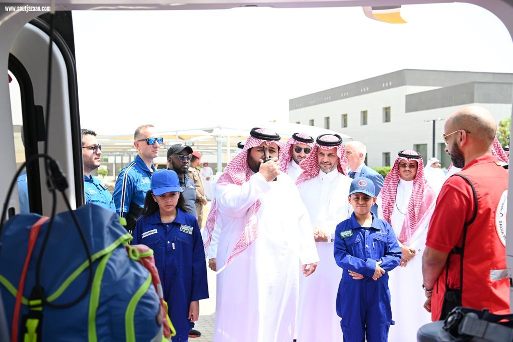 سمو نائب أمير جازان يستقبل رئيس هيئة الهلال الأحمر السعودي ويدشن مشروع الإسعاف الجوي بالمنطقة