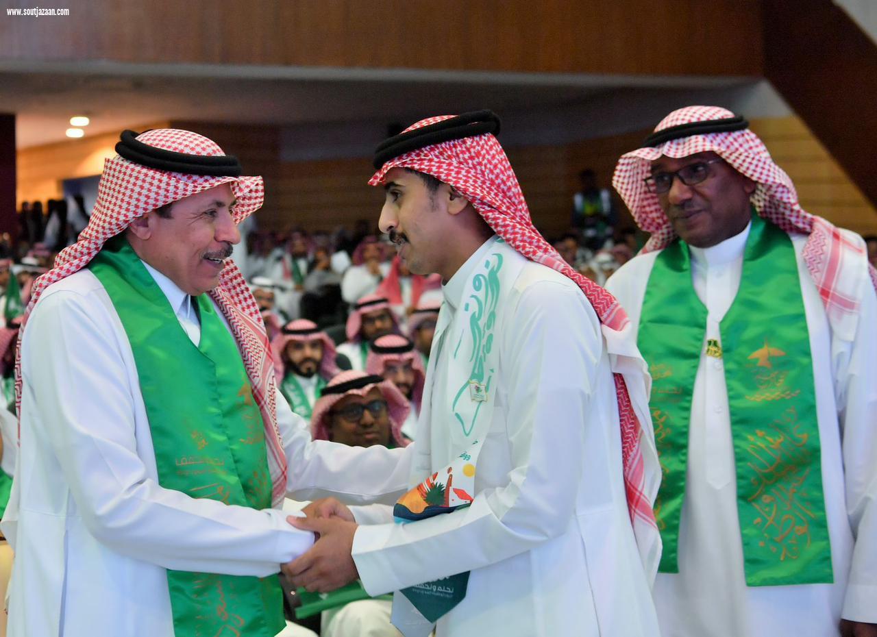 بحضور رئيس الجامعة | طلاب وطالبات جامعة جازان يحتفون باليوم الوطني الـ93
