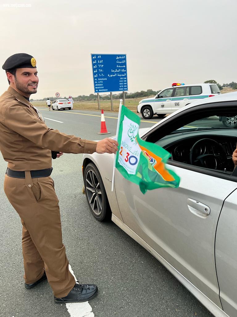 القوات الخاصة لأمن الطرق بجازان تشارك أبناء الوطن احتفالهم باليوم الوطني الثاني والتسعون