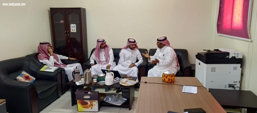 الدوسري يزور مدرسة السقيد المتوسطة والابتدائية