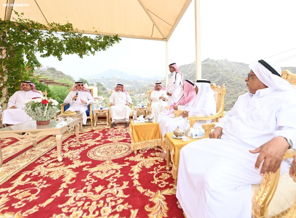 سمو أمير جازان يزور عدداً من مشايخ محافظة الدائر  بني مالك ويطلع على مشاريع البلدية بالمحافظة