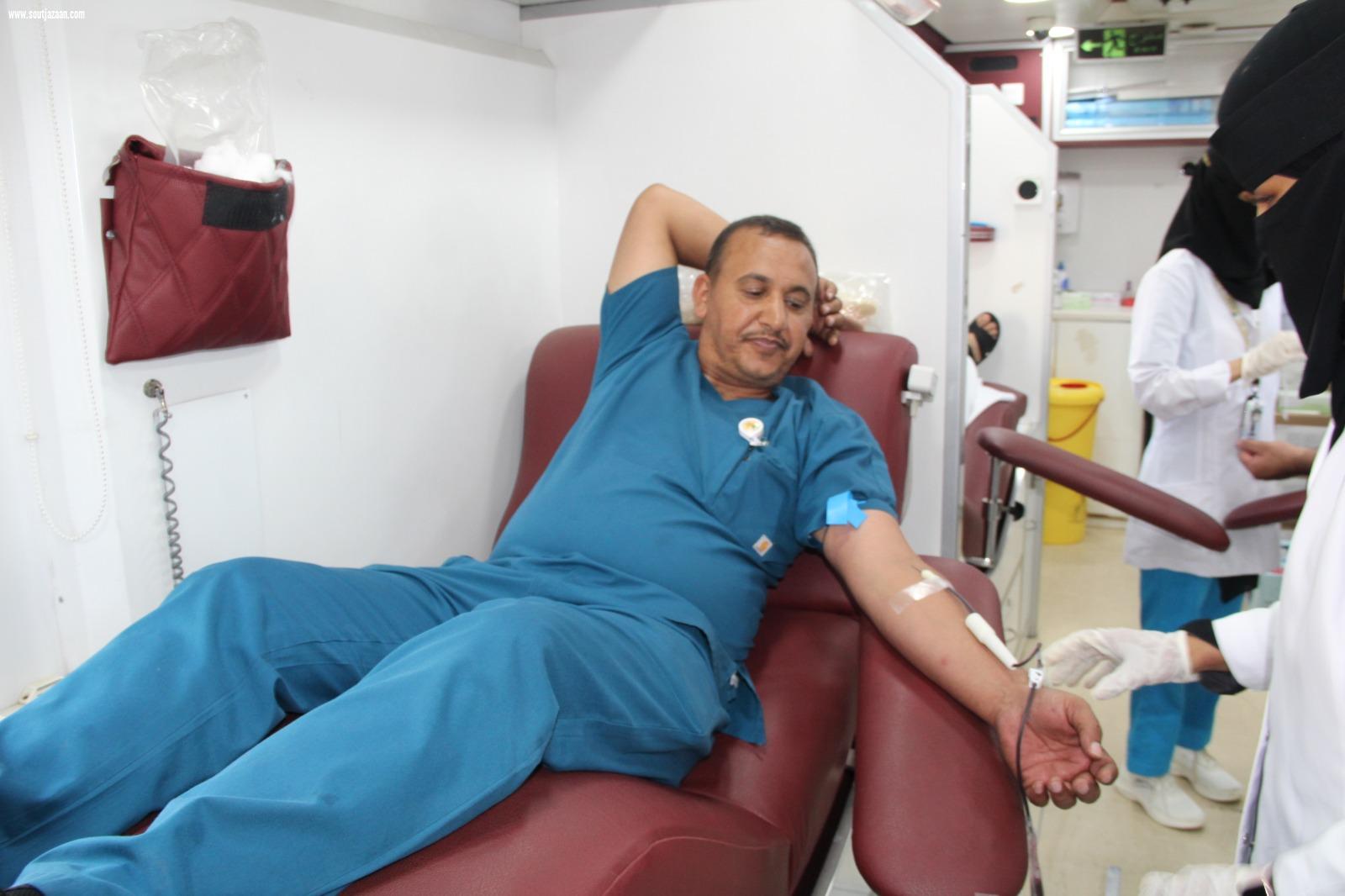 فرع وزارة الموارد البشرية بجازان ينفذ حملة التبرع بالدم