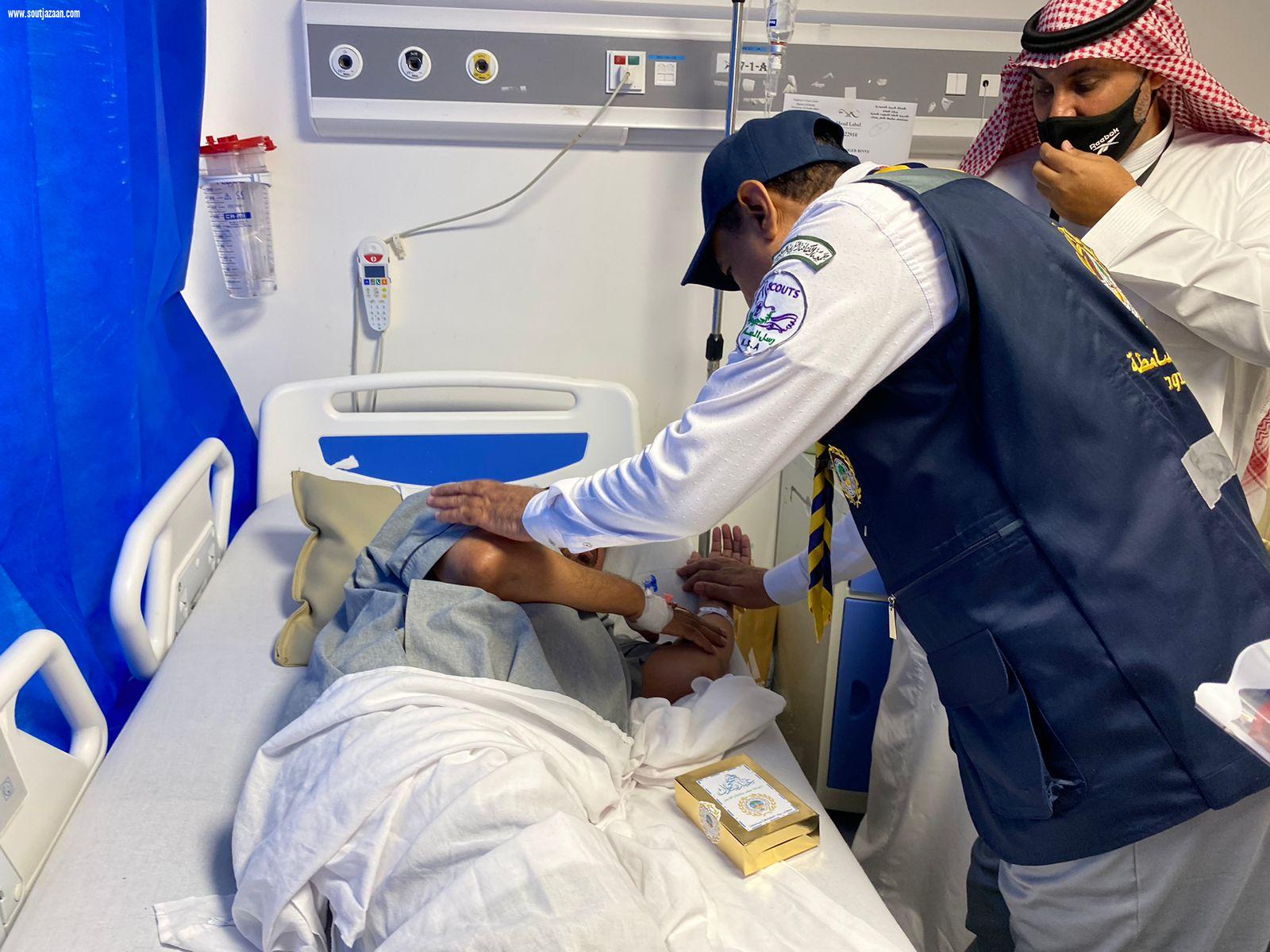 رابطة رواد الكشافة السعودية بمحافظة صامطة يعايدون المرضى والأطفال المنومين بمستشفى صامطة العام