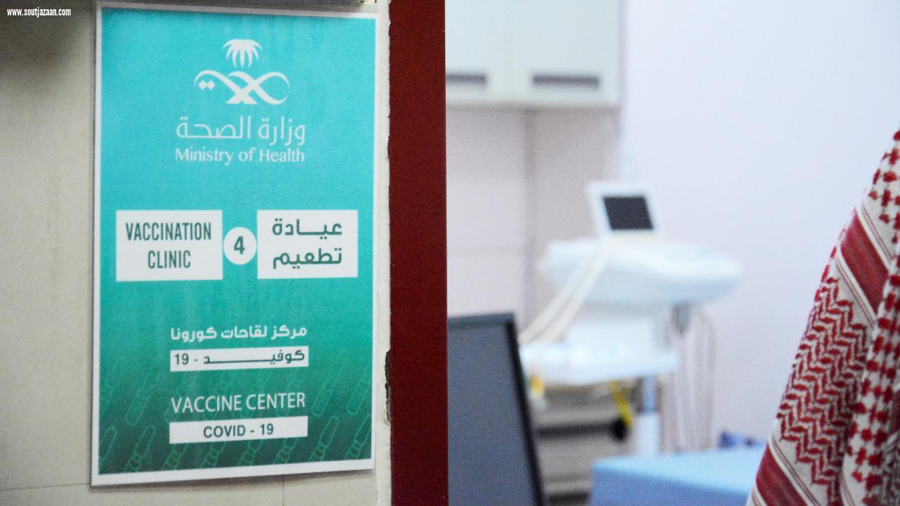 محافظ بيش يدشن عيادة لقاحات كورونا ١٩ بمستشفى بيش العام 