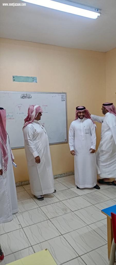 الدوسري يزور مدرسة السقيد المتوسطة والابتدائية