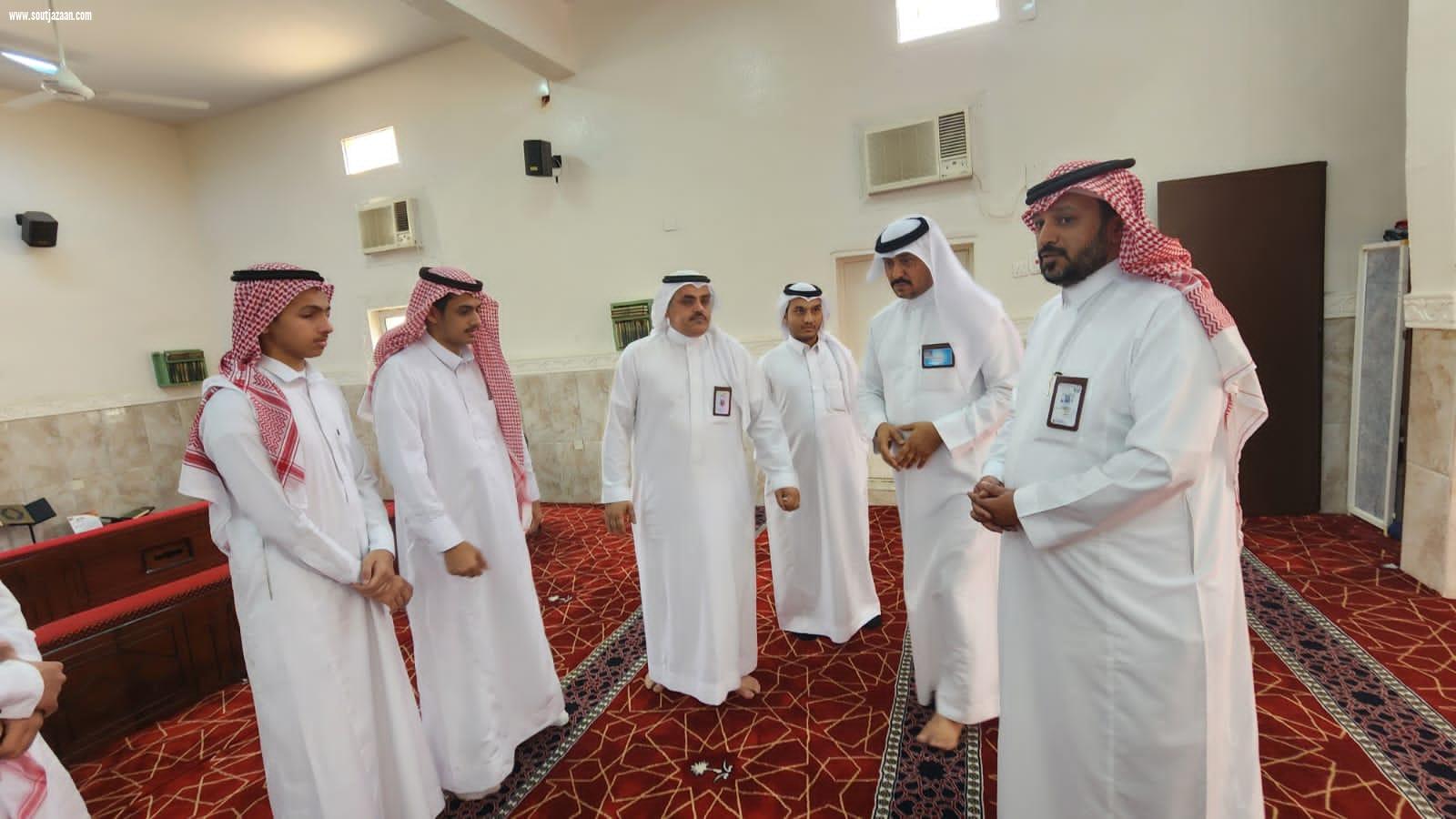 صالح القحطاني يتفقد مساجد محافظ فيفا يدشن مبادرة تهيئة وتنظيف المساجد بالمحافظة 