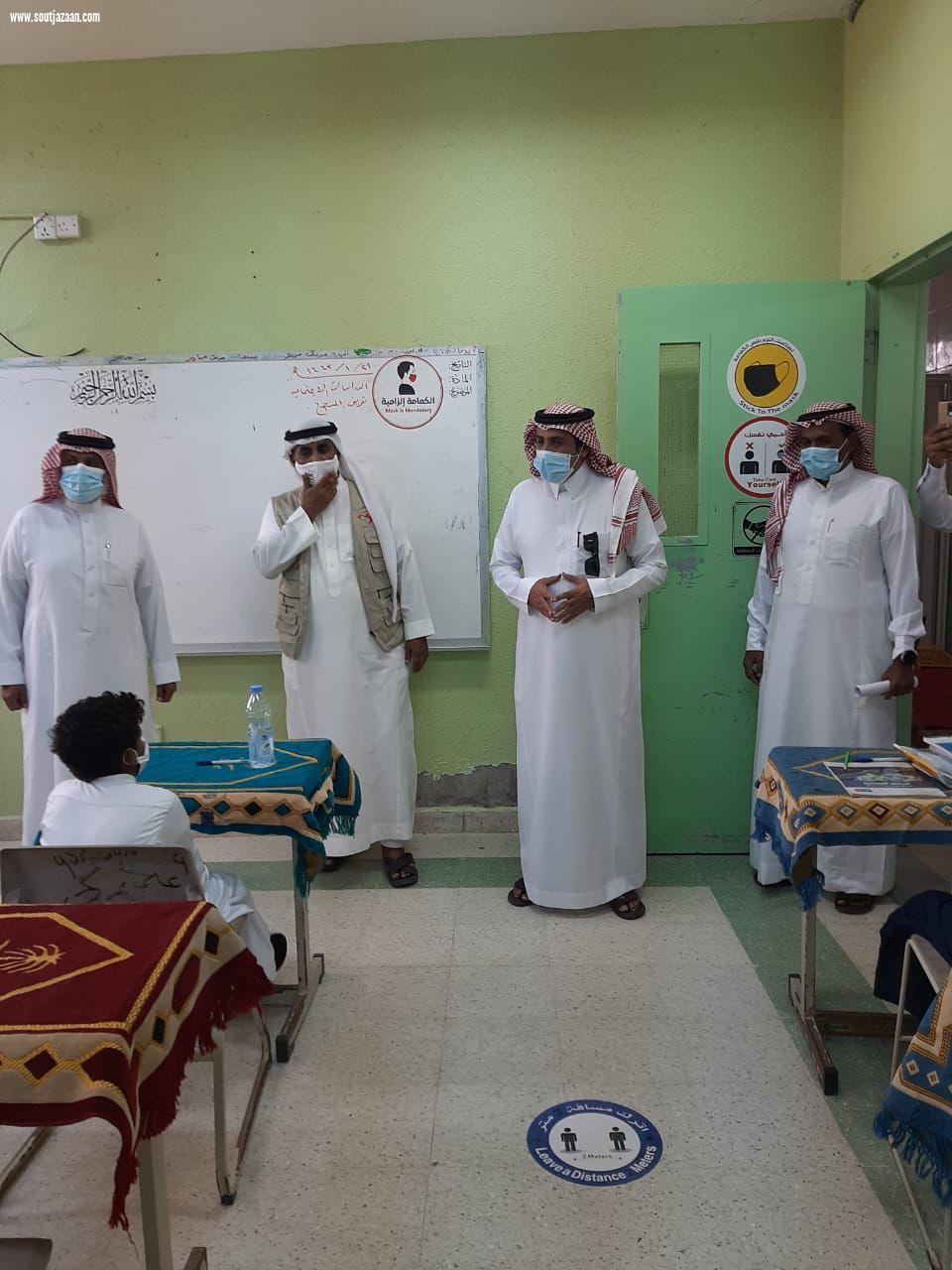 بالصور .. «رئيس مركز السقيد» يزور مدرسة السقيد الابتدائية والمتوسطة 