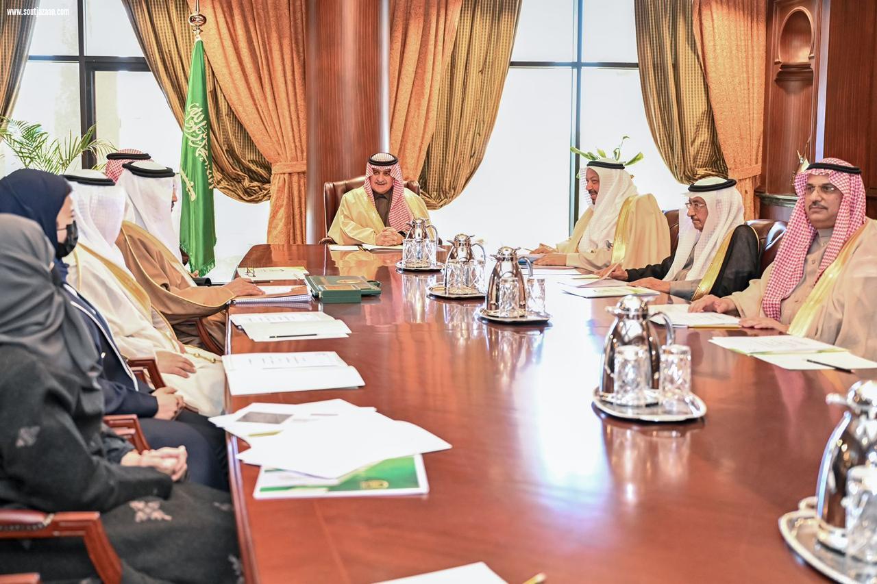 أمير تبوك يترأس اجتماع جمعية الملك عبدالعزيز الخيرية   