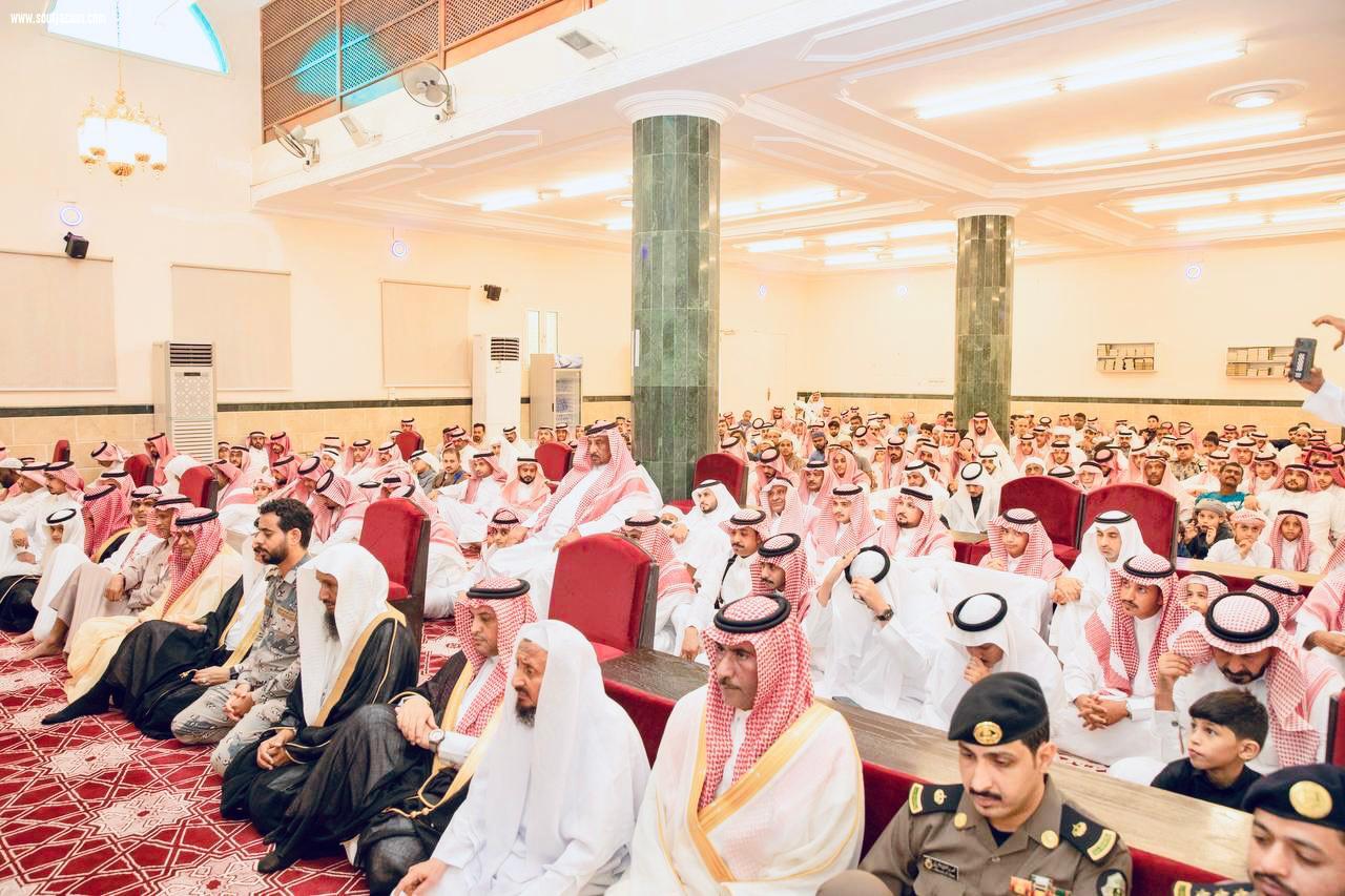 محافظ الطوال يزور المرضى ويستقبل المهنئين بعيد الفطر المبارك