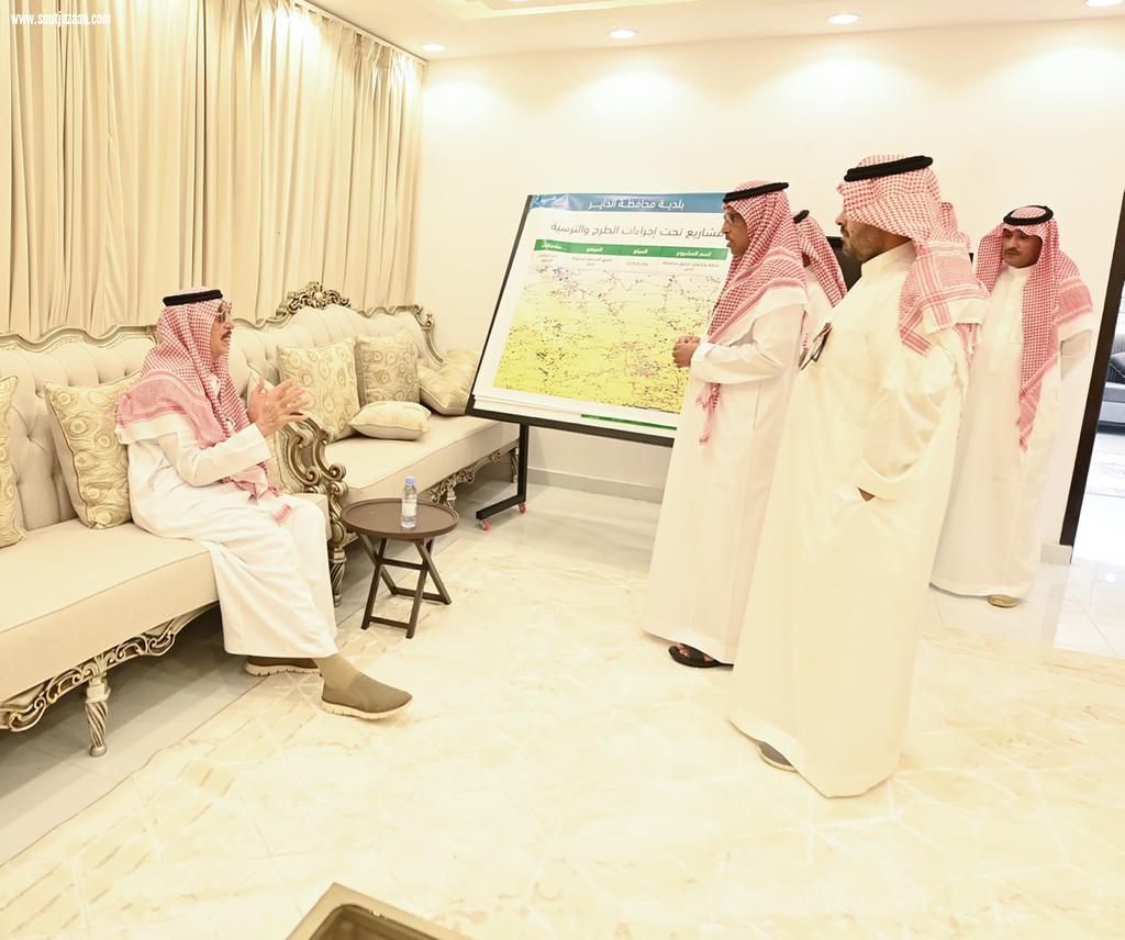سمو أمير جازان يزور عدداً من مشايخ محافظة الدائر  بني مالك ويطلع على مشاريع البلدية بالمحافظة