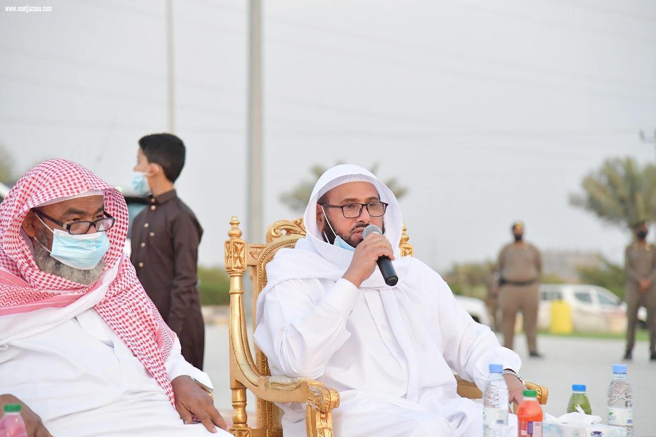 سمو الأمير محمد بن ناصر يلتقي بمشايخ وأهالي محافظة صامطة ويبحث احتياجاتهم الخدمية 