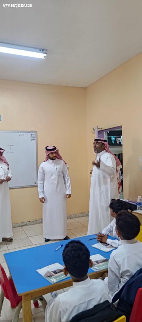 الدوسري يزور مدرسة السقيد المتوسطة والابتدائية