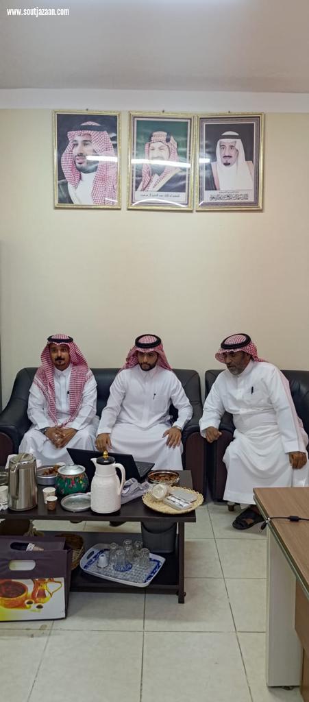 الدوسري يزور مدرسة السقيد المتوسطة والابتدائية