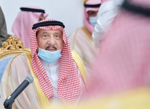سمو أمير منطقة جازان يلتقي مشايخ وأهالي محافظة العارضة ويبحث احتياجتهم التنموية