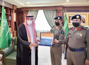 سمو أمير منطقة جازان يستقبل مدير الدفاع المدني بالمنطقة ويتسلم التقرير السنوي