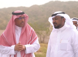 أمين جازان يتفقد مشاريع فيفاء البلدية ويناقش سبل تطوير سير العمل