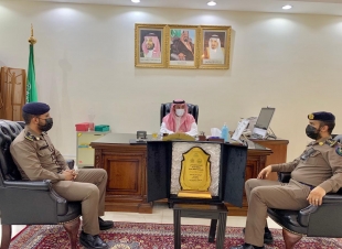 محافظ العارضة يُدشّن فعاليات اليوم العالمي للدفاع المدني تحت شعار يد تبني ويد تحمي