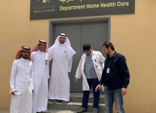 للاطلاع على الخدمات المقدمة وتلمس احتياجاتهم د الكريدي بوزارة الصحة يزور إدارة وأقسام الرعاية الصحية المنزلية بمستشفيات جازان