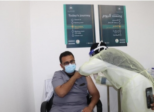 وزارة الدفاع تدشن مركز التطعيم ضد كورونا بمستشفى القوات المسلحة بجازان