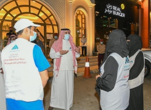 أمين منطقة جازان يتابع ميدانيًا تطبيق الإجراءات الاحترازية في عدد من المطاعم والمقاهي بمدينة جيزان 