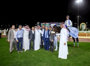 أمير منطقة الرياض يتوج الأمير سعود بن سلمان ببطولة  كأس الوفاء