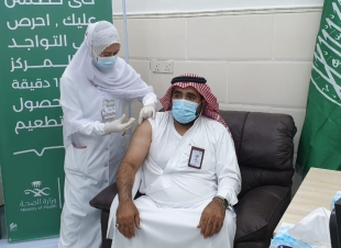 محافظ فيفاء يدشن مركز لقاحات كورونا بالمحافظة